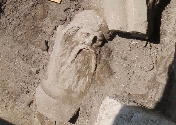 Σιληνός: Το ιστορικής αξίας άγαλμα του αρχαίου θεού του κρασιού που ανακαλύφθηκε στην Πέλλα [εικόνες] | iefimerida.gr 1