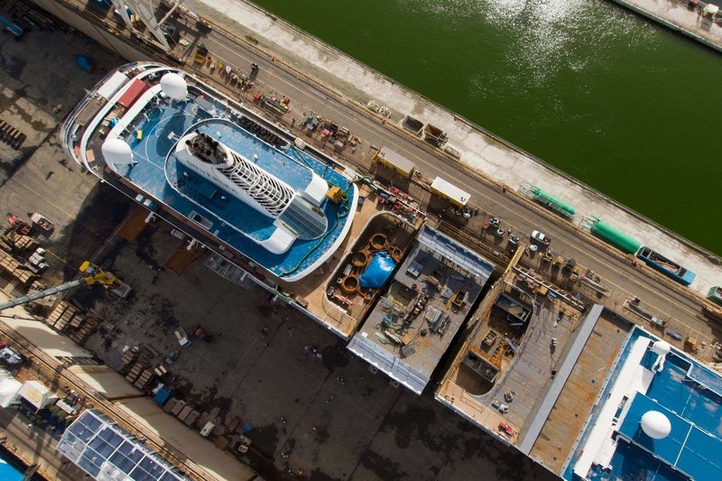 Εκοψαν (ακριβώς) στη μέση κρουαζιερόπλοιο για να το... μεγαλώσουν! -Καρέ καρέ η απίστευτη διαδικασία [εικόνες]  | iefimerida.gr 2