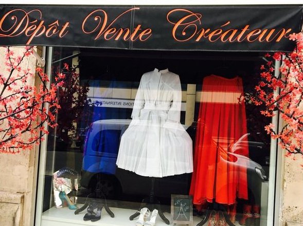 Συγκλονιστικοί Γάλλοι: Δημιούργησαν την τρικολόρ με κάθε πιθανό τρόπο [εικόνες] | iefimerida.gr 2