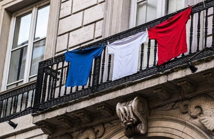 Συγκλονιστικοί Γάλλοι: Δημιούργησαν την τρικολόρ με κάθε πιθανό τρόπο [εικόνες] | iefimerida.gr 6
