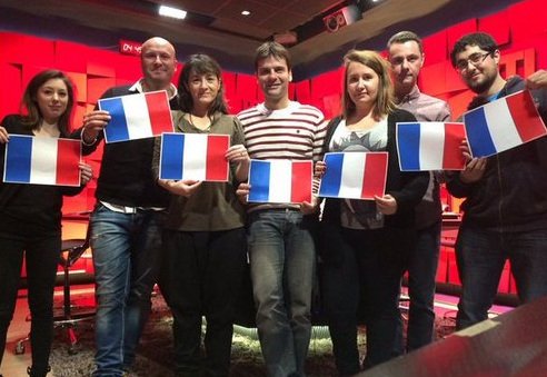 Συγκλονιστικοί Γάλλοι: Δημιούργησαν την τρικολόρ με κάθε πιθανό τρόπο [εικόνες] | iefimerida.gr 7