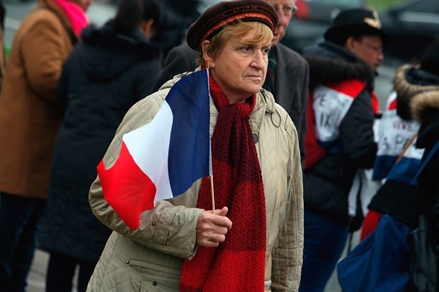 Συγκλονιστικοί Γάλλοι: Δημιούργησαν την τρικολόρ με κάθε πιθανό τρόπο [εικόνες] | iefimerida.gr 9