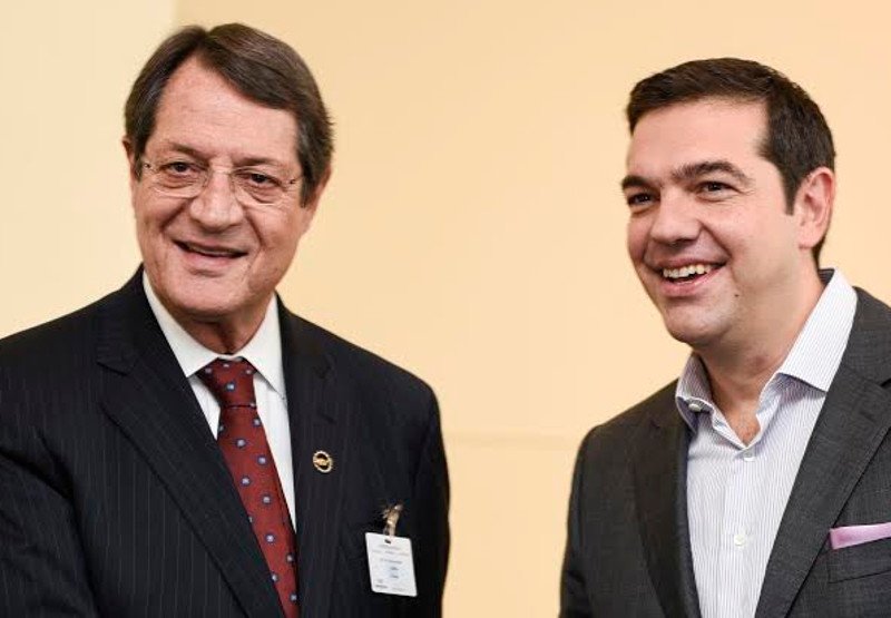 Το σημάδι στο λαιμό του Τσίπρα που έβαλε «φωτιά» στο Twitter [εικόνες] | iefimerida.gr 2