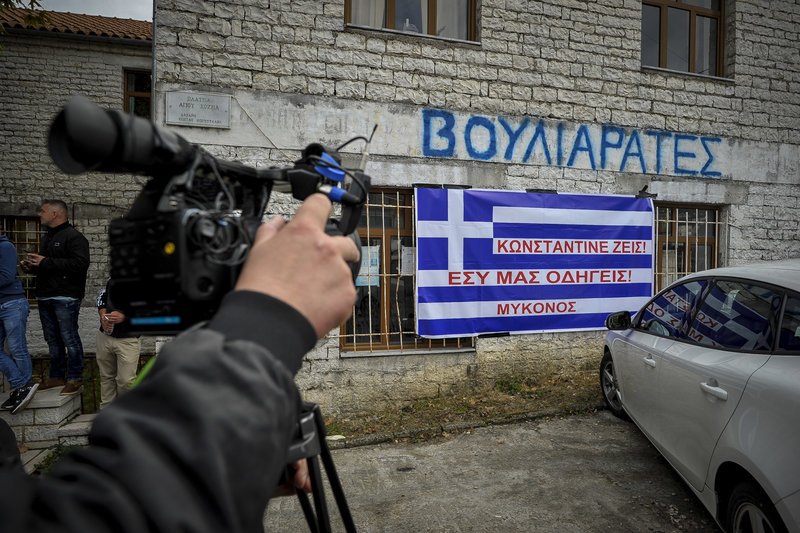 Ελληνικές σημαίες παντού στους Βουλιαράτες