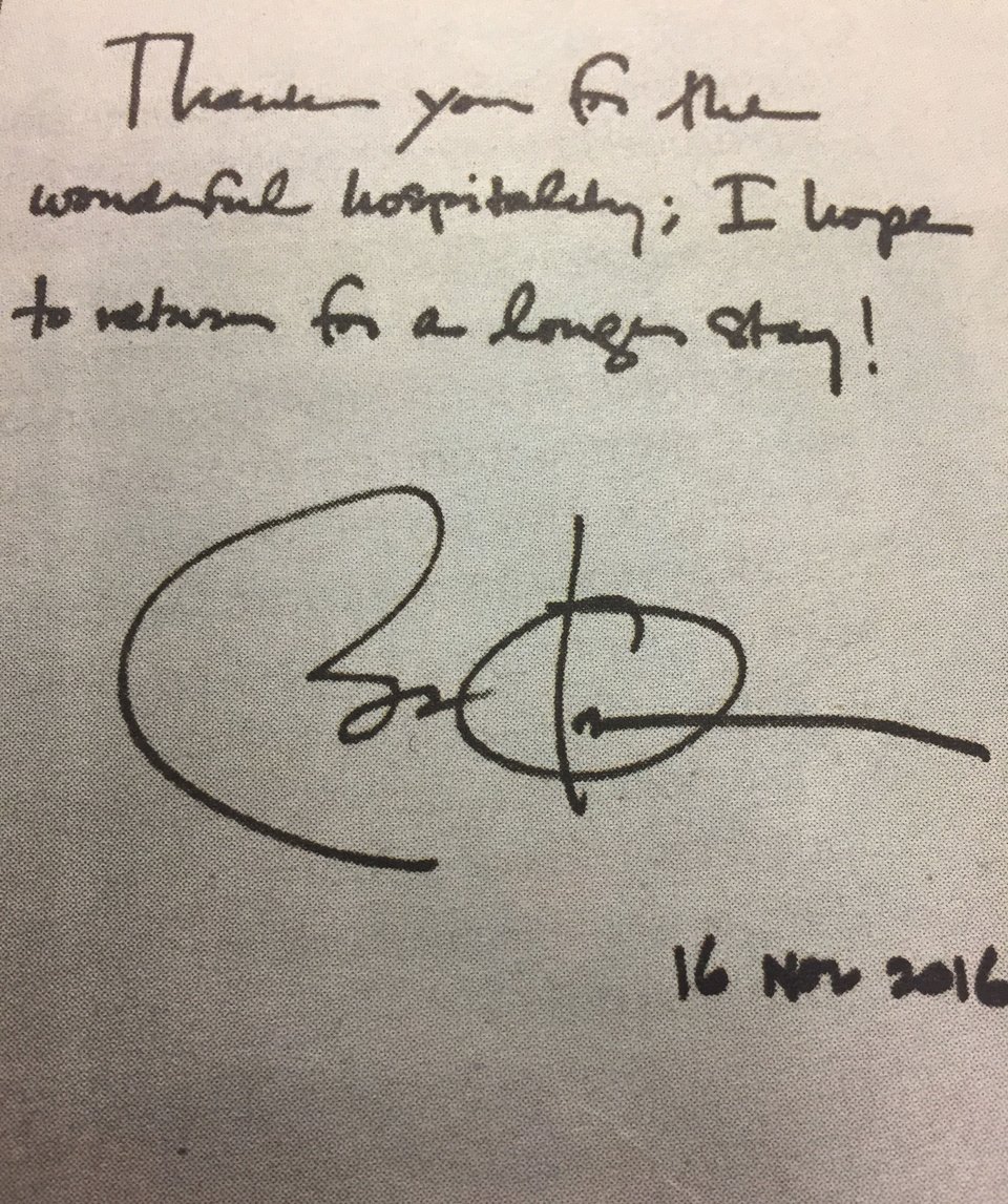 Το δωμάτιο των 4.000 ευρώ που έμεινε ο Ομπάμα στον Αστέρα – Το σημείωμα που άφησε και το γλυπτό δώρο [εικόνα] | iefimerida.gr 0