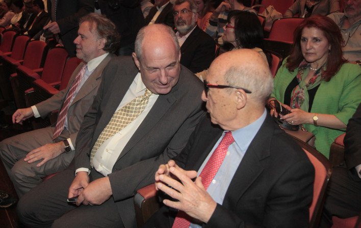 Δείτε την πρώτη δημόσια εμφάνιση Σημίτη μετά το ατύχημα που τον έστειλε στο νοσοκομείο [εικόνες] | iefimerida.gr 0