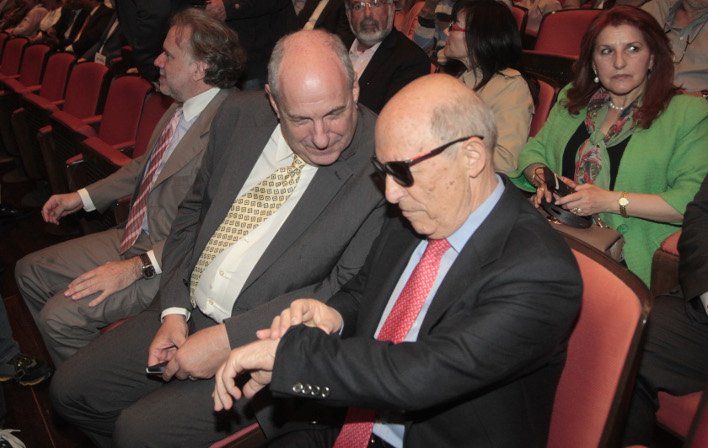 Δείτε την πρώτη δημόσια εμφάνιση Σημίτη μετά το ατύχημα που τον έστειλε στο νοσοκομείο [εικόνες] | iefimerida.gr 1