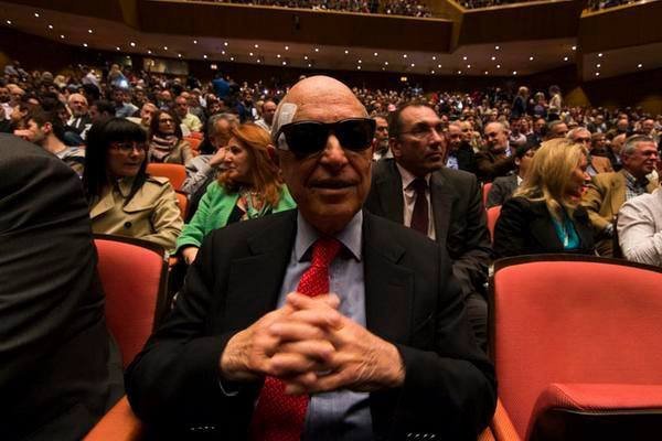 Δείτε την πρώτη δημόσια εμφάνιση Σημίτη μετά το ατύχημα που τον έστειλε στο νοσοκομείο [εικόνες] | iefimerida.gr 2