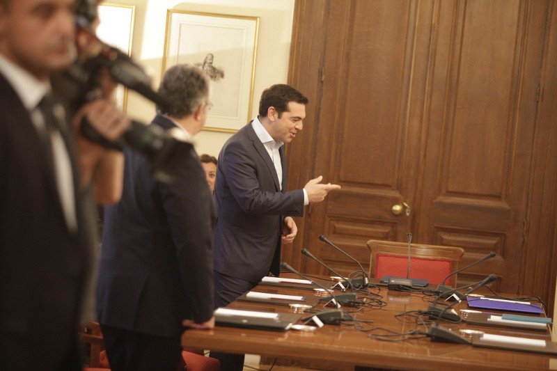 Συμβούλιο Πολιτικών Αρχηγών: Η κυρία με το καπέλο, τα πηγαδάκια και τα πειράγματα [εικόνες] | iefimerida.gr 7