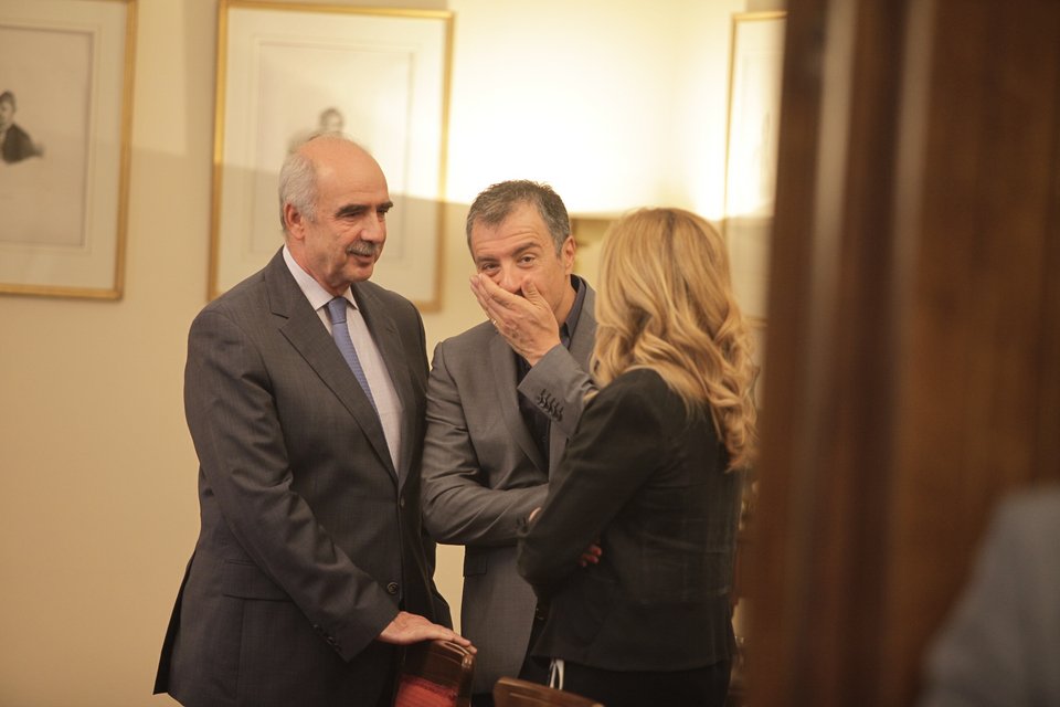 Συμβούλιο Πολιτικών Αρχηγών: Η κυρία με το καπέλο, τα πηγαδάκια και τα πειράγματα [εικόνες] | iefimerida.gr 0