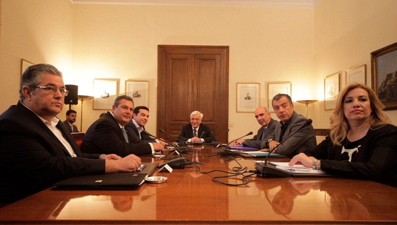 Συμβούλιο Πολιτικών Αρχηγών: Η κυρία με το καπέλο, τα πηγαδάκια και τα πειράγματα [εικόνες] | iefimerida.gr 5