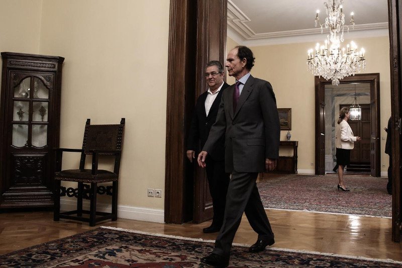 Συμβούλιο Πολιτικών Αρχηγών: Η κυρία με το καπέλο, τα πηγαδάκια και τα πειράγματα [εικόνες] | iefimerida.gr 14