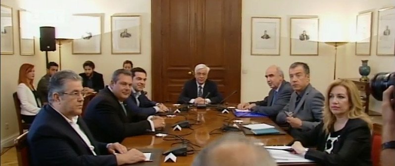 Πώς κάθονται οι πολιτικοί αρχηγοί στο τραπέζι της συζήτησης του Προεδρικού Μεγάρου [εικόνες] | iefimerida.gr 4