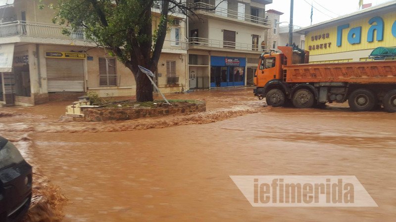 Συναγερμός στη Μάνδρα: Βρέχει καταρρακτωδώς, χείμαρρος και πάλι ο κεντρικός δρόμος [βίντεο] | iefimerida.gr 0