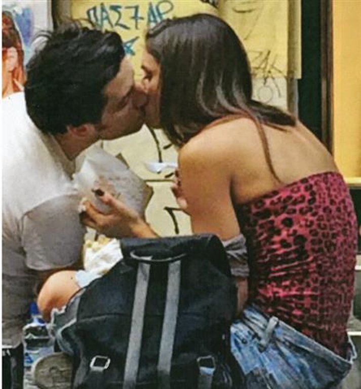 Τα καυτά φιλιά της Μαίρης Συνατσάκη με τον ηθοποιό, νέο σύντροφό της [εικόνες] | iefimerida.gr 0