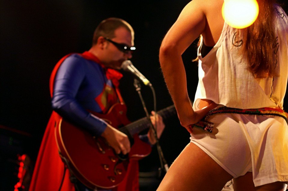 Θοδωρής Μάρκου: Ο άνθρωπος που είναι παρών σε όλες τις συναυλίες -Εχει φωτογραφίσει πάνω από 500 [εικόνες] | iefimerida.gr 1