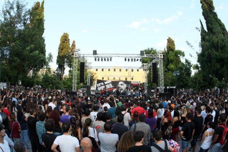 Φίλοι, συγγενείς και καλλιτέχνες ένωσαν τις φωνές τους για τον Παύλο Φύσσα [εικόνες] | iefimerida.gr 9