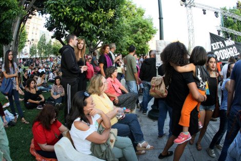 Φίλοι, συγγενείς και καλλιτέχνες ένωσαν τις φωνές τους για τον Παύλο Φύσσα [εικόνες] | iefimerida.gr 10