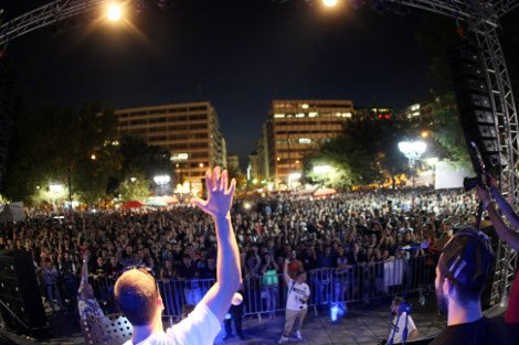 Φίλοι, συγγενείς και καλλιτέχνες ένωσαν τις φωνές τους για τον Παύλο Φύσσα [εικόνες] | iefimerida.gr 13