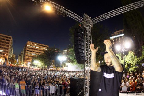 Φίλοι, συγγενείς και καλλιτέχνες ένωσαν τις φωνές τους για τον Παύλο Φύσσα [εικόνες] | iefimerida.gr 17