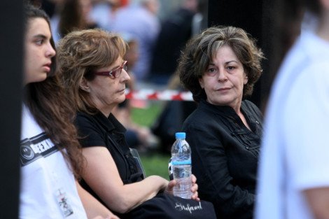 Φίλοι, συγγενείς και καλλιτέχνες ένωσαν τις φωνές τους για τον Παύλο Φύσσα [εικόνες] | iefimerida.gr 2