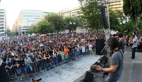 Φίλοι, συγγενείς και καλλιτέχνες ένωσαν τις φωνές τους για τον Παύλο Φύσσα [εικόνες] | iefimerida.gr 6