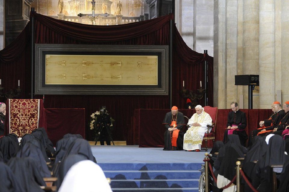 Eρευνα: Η Iερά Σινδόνη δεν είναι μεσαιωνικό δημιούργημα αλλά πολύ παλαιότερο [εικόνες] | iefimerida.gr 2