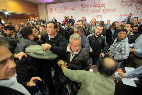 Xάος στο συνέδριο της ΑΔΕΔΥ -Ντου από δημοτικούς αστυνομικούς, προπηλακισμοί και κυνηγητό [εικόνες] | iefimerida.gr 0