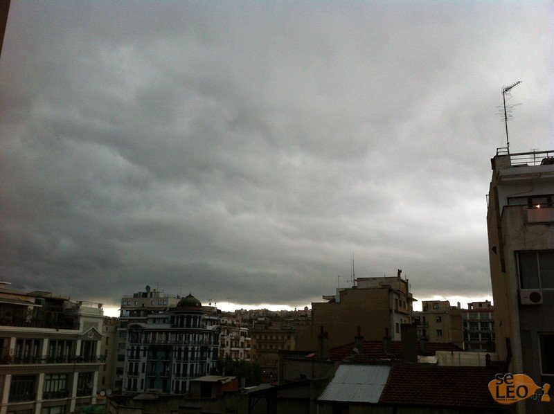 «Ποτάμια» έγιναν οι δρόμοι στη Θεσσαλονίκη από την ξαφνική καταιγίδα -Δεκάδες οι κλήσεις στην Πυροσβεστική [εικόνες] | iefimerida.gr 3