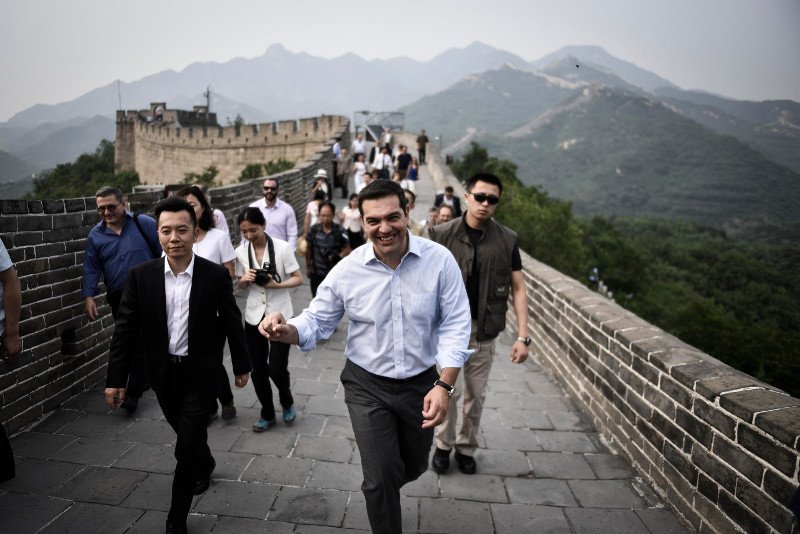 Ο Τσίπρας πέταξε το σακάκι και ανέβηκε στο Σινικό Τείχος, μαγεμένος [εικόνες] | iefimerida.gr 5