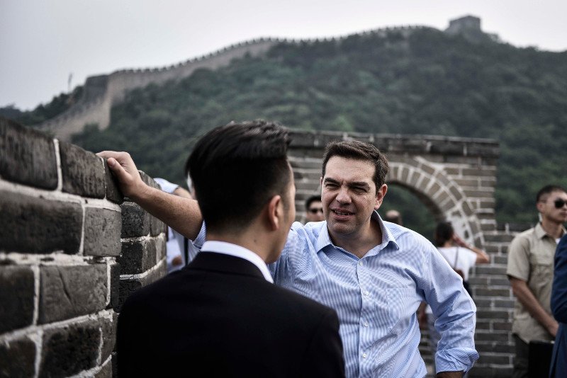 Ο Τσίπρας πέταξε το σακάκι και ανέβηκε στο Σινικό Τείχος, μαγεμένος [εικόνες] | iefimerida.gr 6