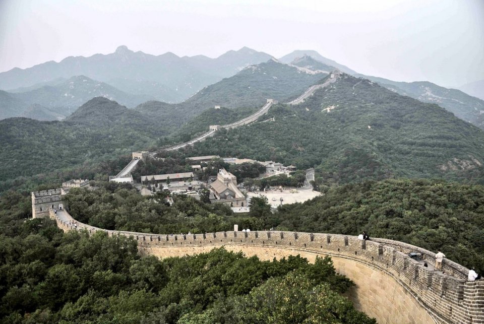 Ο Τσίπρας πέταξε το σακάκι και ανέβηκε στο Σινικό Τείχος, μαγεμένος [εικόνες] | iefimerida.gr 0