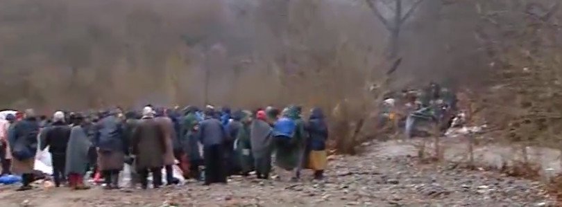 800 πρόσφυγες πέρασαν το φράχτη της ΠΓΔΜ, 400 εγκλωβίστηκαν λίγα μέτρα πριν [εικόνες] | iefimerida.gr 6