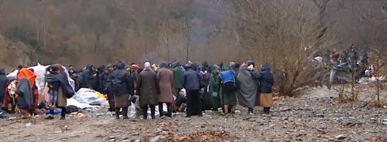 800 πρόσφυγες πέρασαν το φράχτη της ΠΓΔΜ, 400 εγκλωβίστηκαν λίγα μέτρα πριν [εικόνες] | iefimerida.gr 7