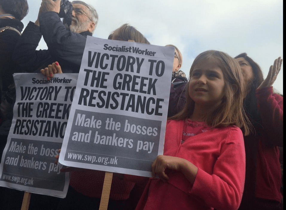 «Δώστε μια ευκαιρία στην Ελλάδα»: Χιλιάδες κόσμου για δεύτερη ημέρα στο Σύνταγμα [εικόνες] | iefimerida.gr 1