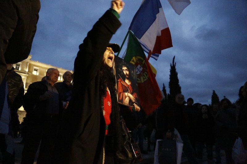 «Δώστε μια ευκαιρία στην Ελλάδα»: Χιλιάδες κόσμου για δεύτερη ημέρα στο Σύνταγμα [εικόνες] | iefimerida.gr 3