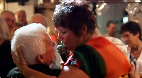 Οι Βρετανοί «βρωμίζουν» το Νότο -Τα αχαλίνωτα όργια συνταξιούχων στην Τενερίφη -Τα μεθύσια και τα ξεφτιλίκια [εικόνες] | iefimerida.gr 3