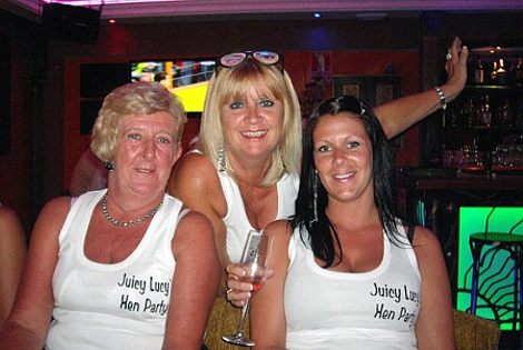 Οι Βρετανοί «βρωμίζουν» το Νότο -Τα αχαλίνωτα όργια συνταξιούχων στην Τενερίφη -Τα μεθύσια και τα ξεφτιλίκια [εικόνες] | iefimerida.gr 8