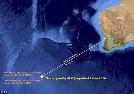 Γέμισε ο Ινδικός συντρίμμια του Boeing, αλλά ούτε ένα δεν έχουν καταφέρει να ανασύρουν [εικόνα] | iefimerida.gr 0