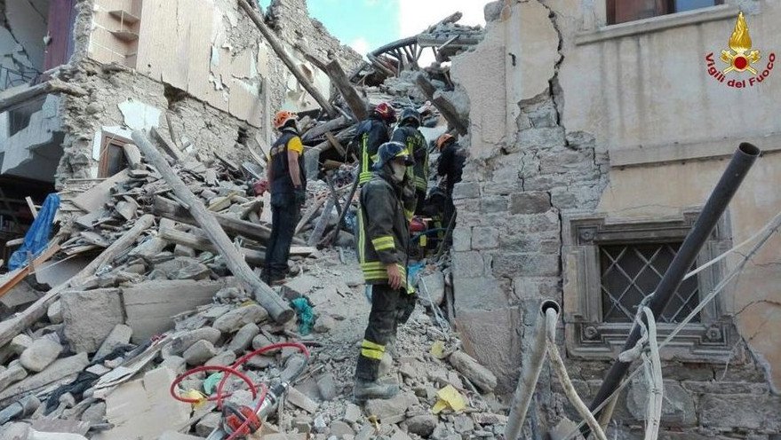 Ιταλία: Χωριά σβήστηκαν από το χάρτη, 281 νεκροί, 388 τραυματίες, 2.500 άστεγοι | iefimerida.gr 1