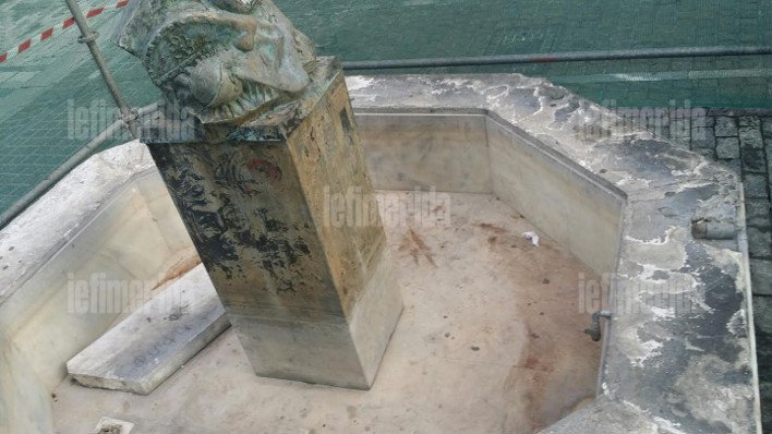 Γυαλίζουν την όψη της Αθήνας -Αφαιρούν τα στρώματα βρωμιάς από τα σιντριβάνια στο Σύνταγμα [εικόνες] | iefimerida.gr 0