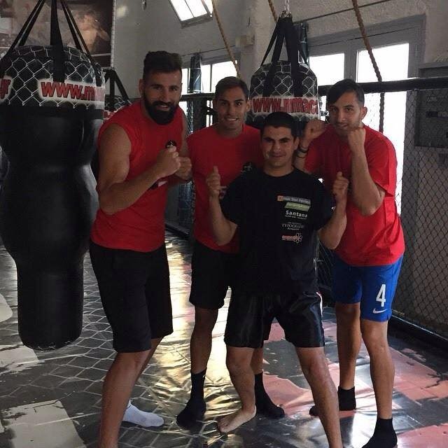 Μανωλάς και Σιόβας προπονούνται στο kick-boxing στις διακοπές τους [εικόνες] | iefimerida.gr 1