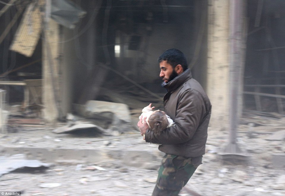 Βομβάρδισαν και σχολείο στη Συρία - 34 νεκροί και πολλά παιδιά στο νοσοκομείο [εικόνες] | iefimerida.gr 0