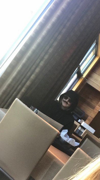 Το απόλυτο viral: Μεταμφιέστηκε σε άντρα και κατασκόπευσε την κολλητή της στο πρώτο ραντεβού [εικόνες] | iefimerida.gr 1