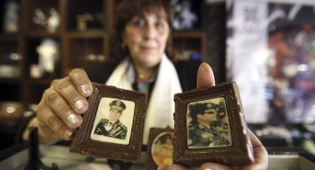 Τρελάθηκαν οι Αιγύπτιοι με τον Σίσι -Εκαναν τον υποψήφιο πρόεδρο μπλουζάκι, άρωμα, σοκολατάκια και σάντουιτς [εικόνες] | iefimerida.gr 0