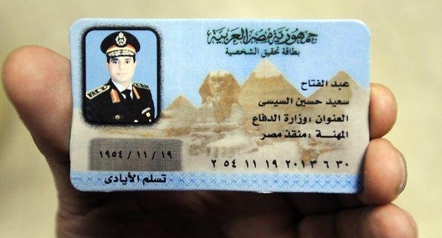 Τρελάθηκαν οι Αιγύπτιοι με τον Σίσι -Εκαναν τον υποψήφιο πρόεδρο μπλουζάκι, άρωμα, σοκολατάκια και σάντουιτς [εικόνες] | iefimerida.gr 3