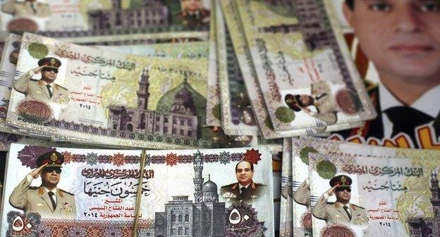 Τρελάθηκαν οι Αιγύπτιοι με τον Σίσι -Εκαναν τον υποψήφιο πρόεδρο μπλουζάκι, άρωμα, σοκολατάκια και σάντουιτς [εικόνες] | iefimerida.gr 4