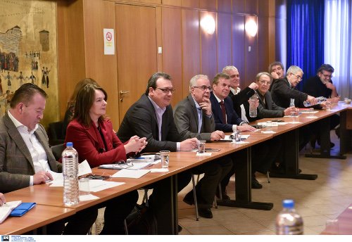 Σε εξέλιξη η συνάντηση με τους αγρότες στο υπ. Αγροτικής Ανάπτυξης -Τι ζητούν | iefimerida.gr 2