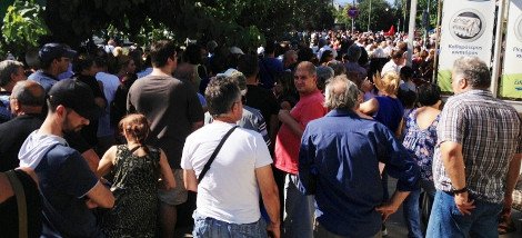 Τα συσσίτια του μίσους, με πολύ κόσμο, στα γραφεία της Χρυσής Αυγής [εικόνες & βίντεο] | iefimerida.gr 0