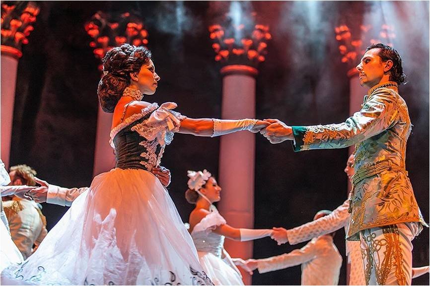 Ο μύθος της αυτοκράτειρας Σίσσυ στο Ηρώδειο -Με τσιγγάνικα βιολιά και μπαλέτα [εικόνες]  | iefimerida.gr 0